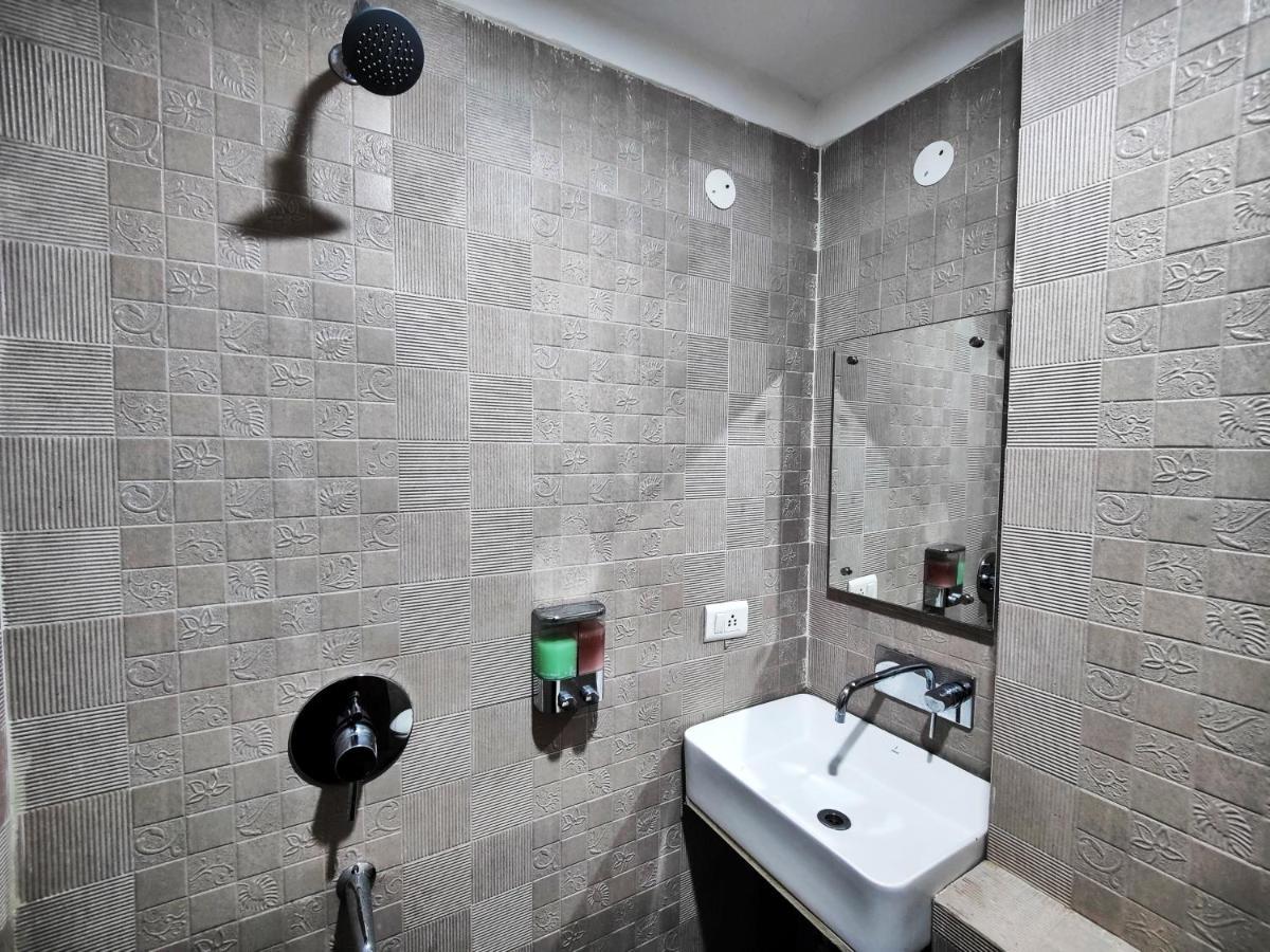 Hotel 21 Next To Chd Railway Station Chandigarh Ngoại thất bức ảnh