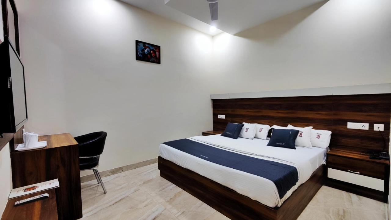 Hotel 21 Next To Chd Railway Station Chandigarh Ngoại thất bức ảnh