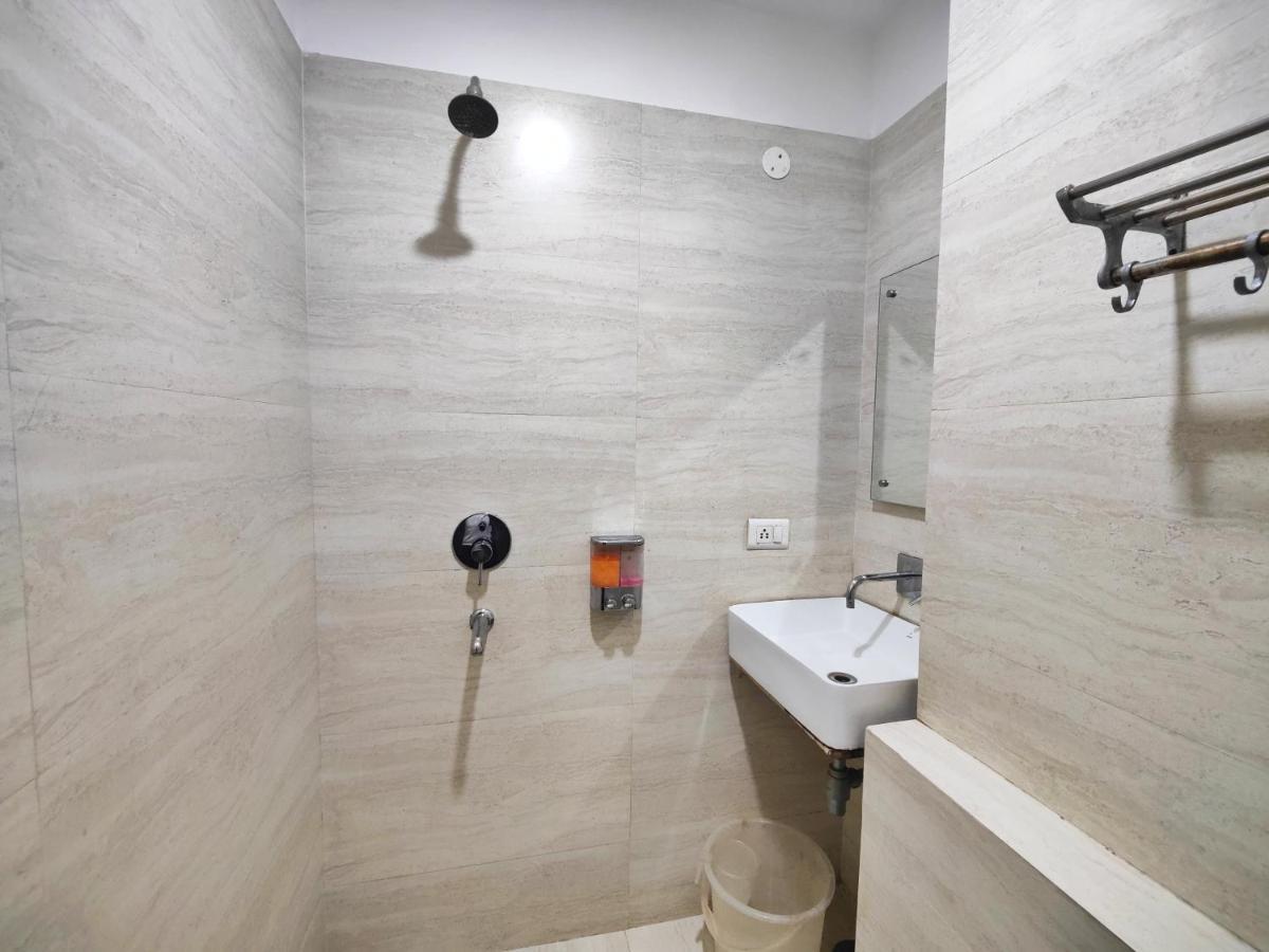 Hotel 21 Next To Chd Railway Station Chandigarh Ngoại thất bức ảnh